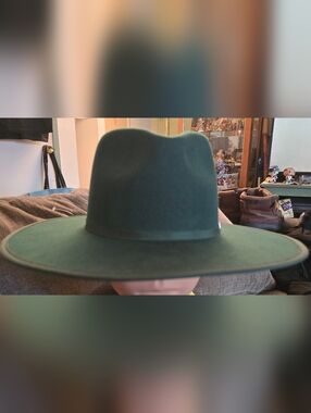 Olive & Pique Green 100% Wool Wmns. Hat! Gorgeous!!